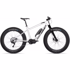 Rock Machine Vyöry E50 sähköfatbike lumessa