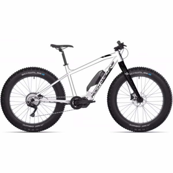 Rock Machine Vyöry E50 sähköfatbike lumessa